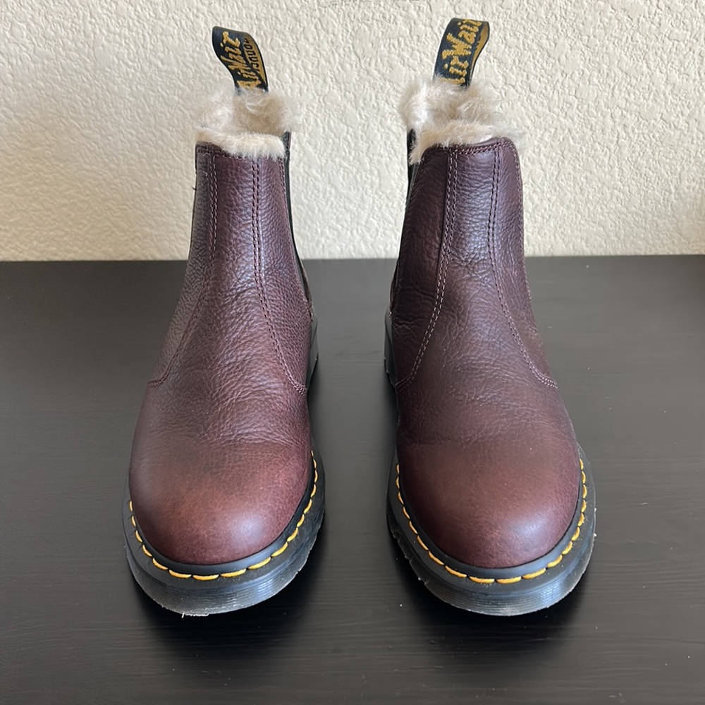 Dr. Martens lined Chelsea boot. Brown. Size EU 39 US8
